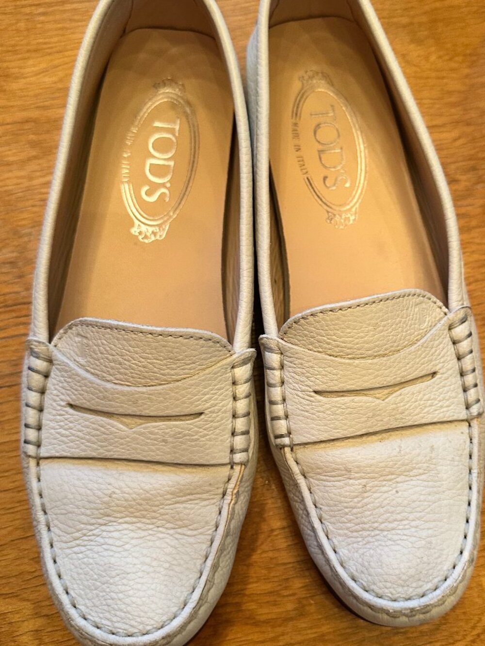 EUC TOD’S Gommino Driving Shoes in leather, white Size 7